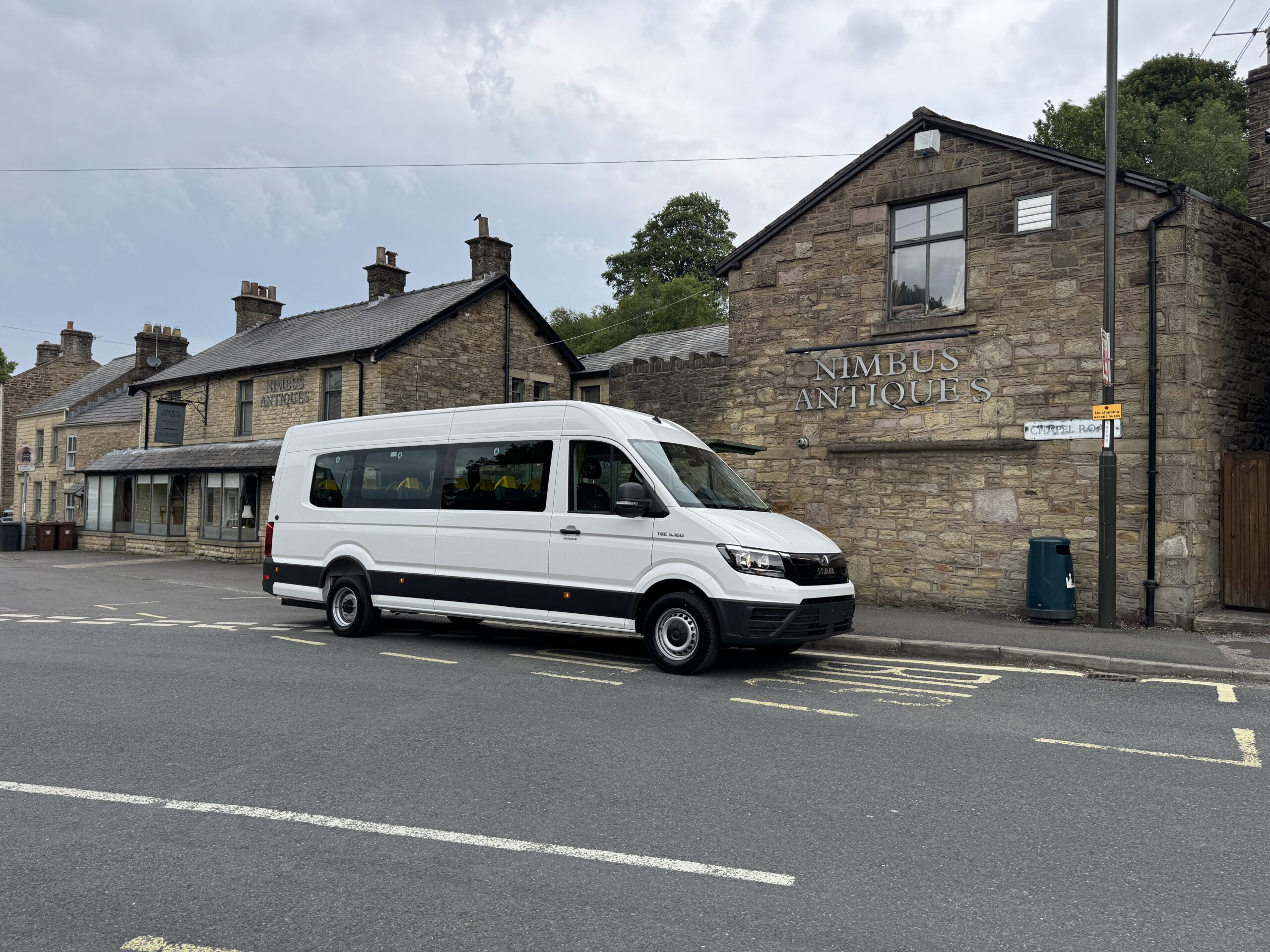 MAN TGE Minibus - Image 2