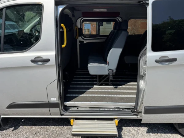Ford Transit Custom minibus 340 L2H2 Leader 3400Kgs 2.0L 130PS Euro6 - Image 5