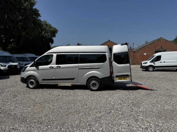 Ford Transit Custom minibus 340 L2H2 Leader 3400Kgs 2.0L 130PS Euro6 - Image 7