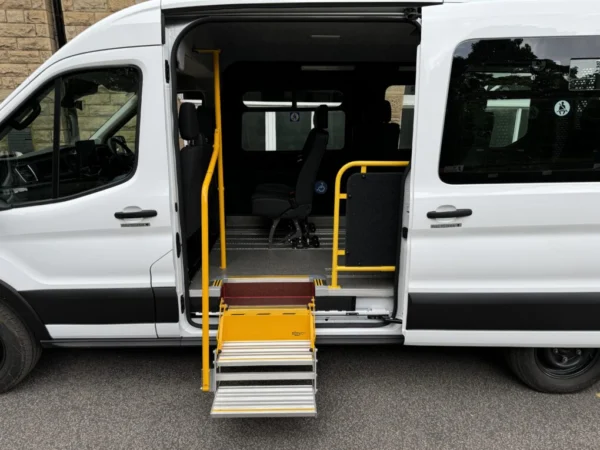 Ford Transit minibus 425 L3H2 68kWh Trend 4250Kgs Electric 135kWh | V23466 - Image 3