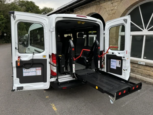 Ford Transit minibus 425 L3H2 68kWh Trend 4250Kgs Electric 135kWh | V23466 - Image 4
