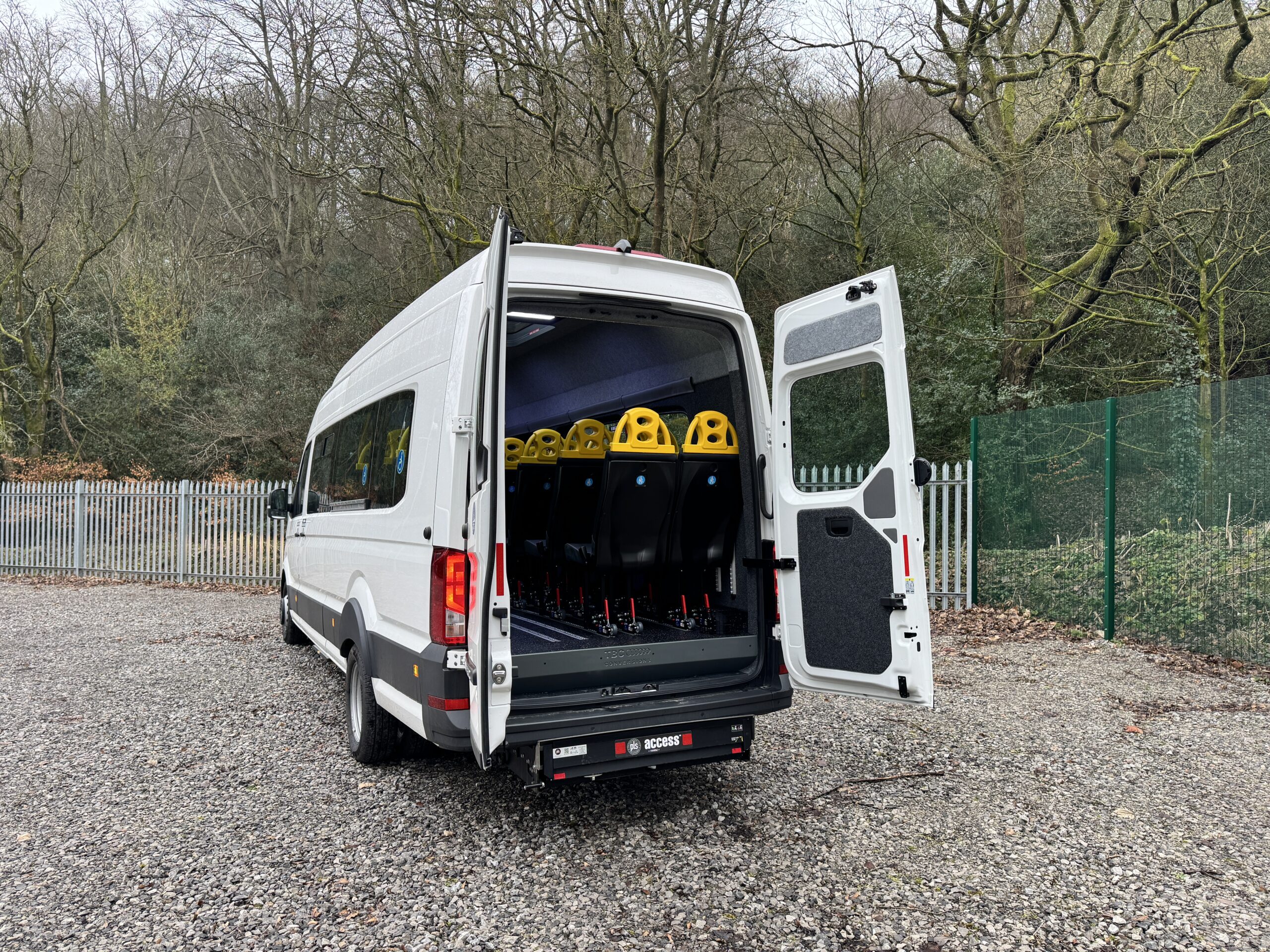 Volkswagen Crafter minibus - Image 5