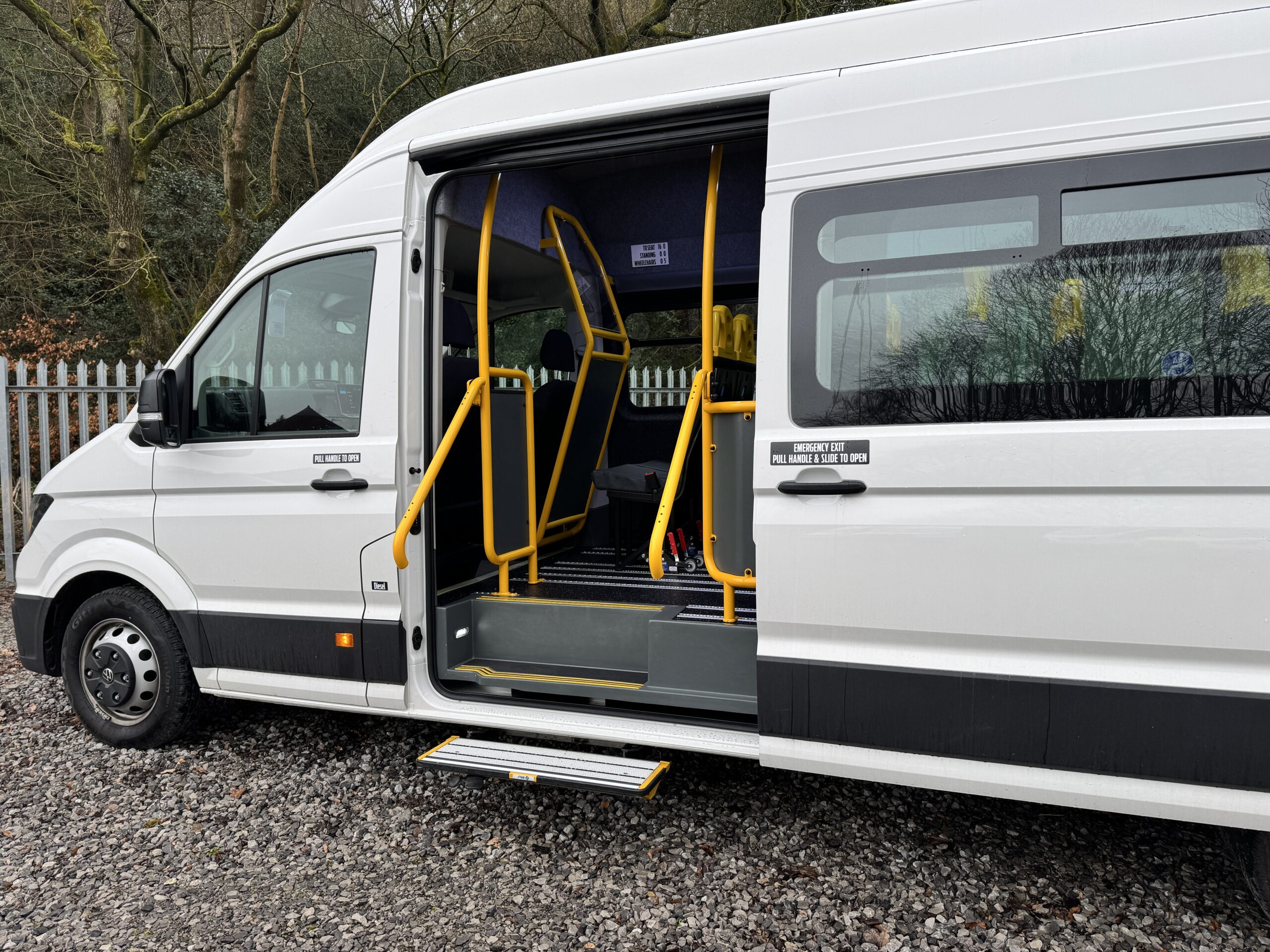 Volkswagen Crafter minibus - Image 7