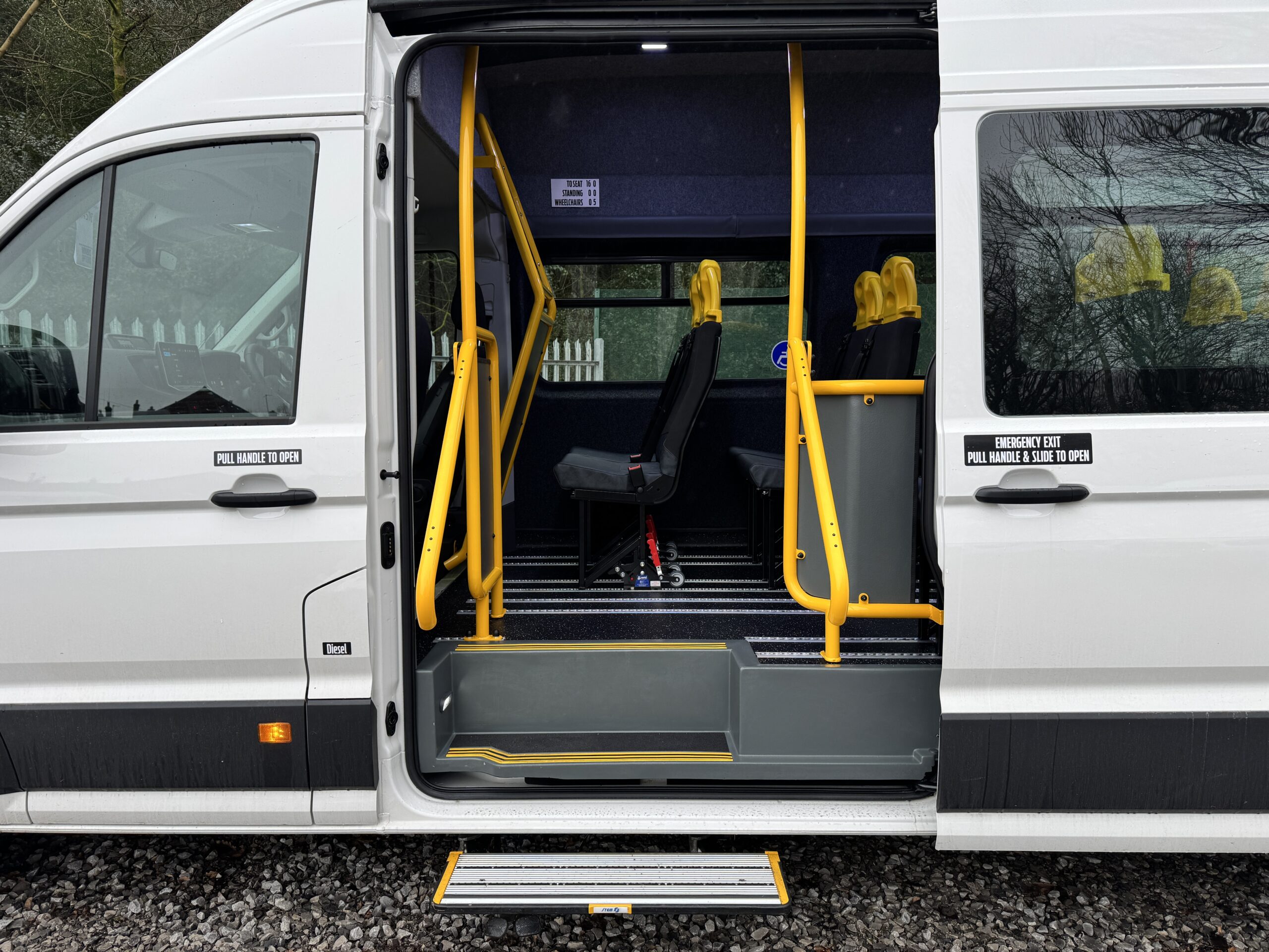 Volkswagen Crafter minibus - Image 8
