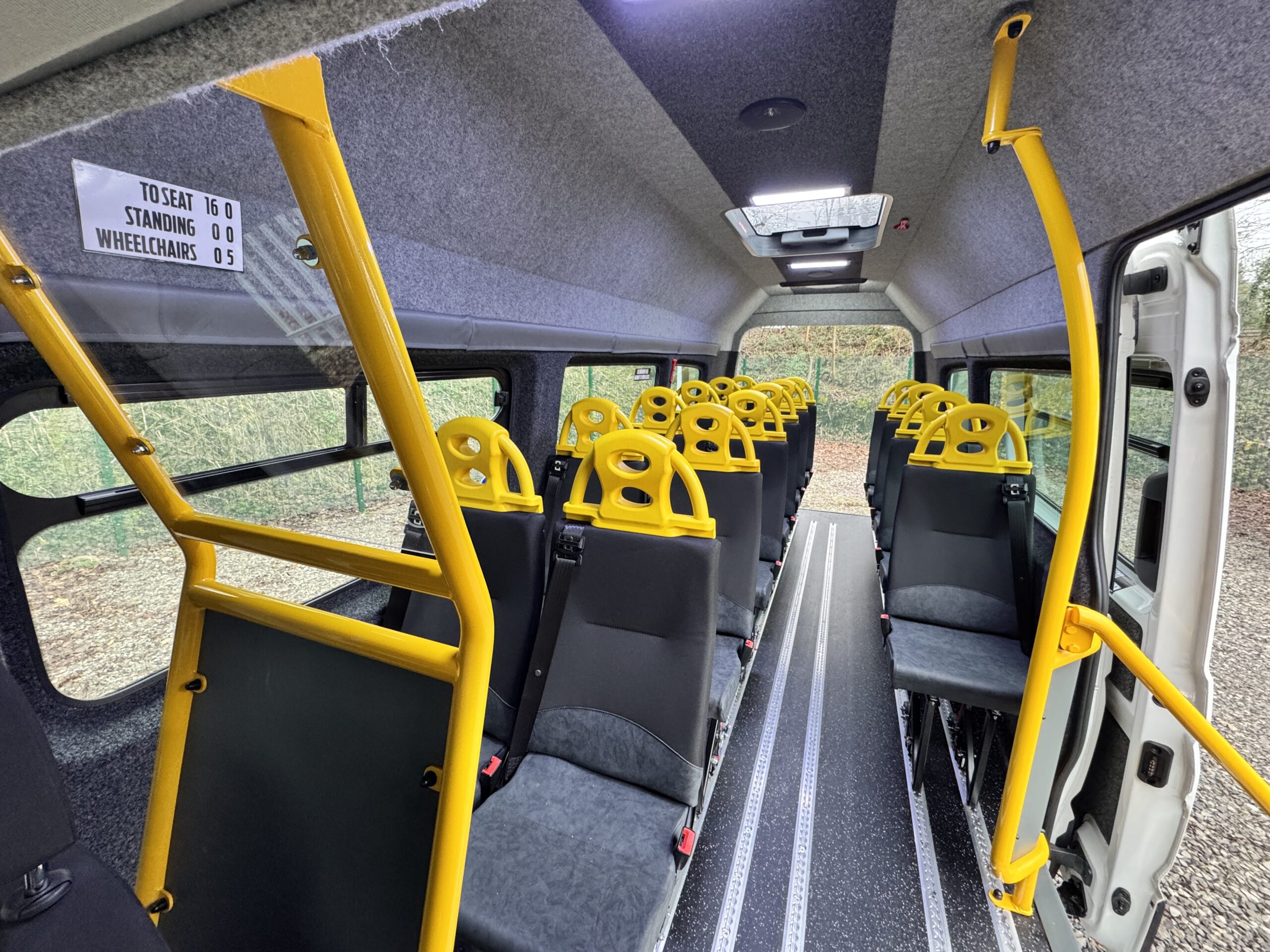 Volkswagen Crafter minibus - Image 10