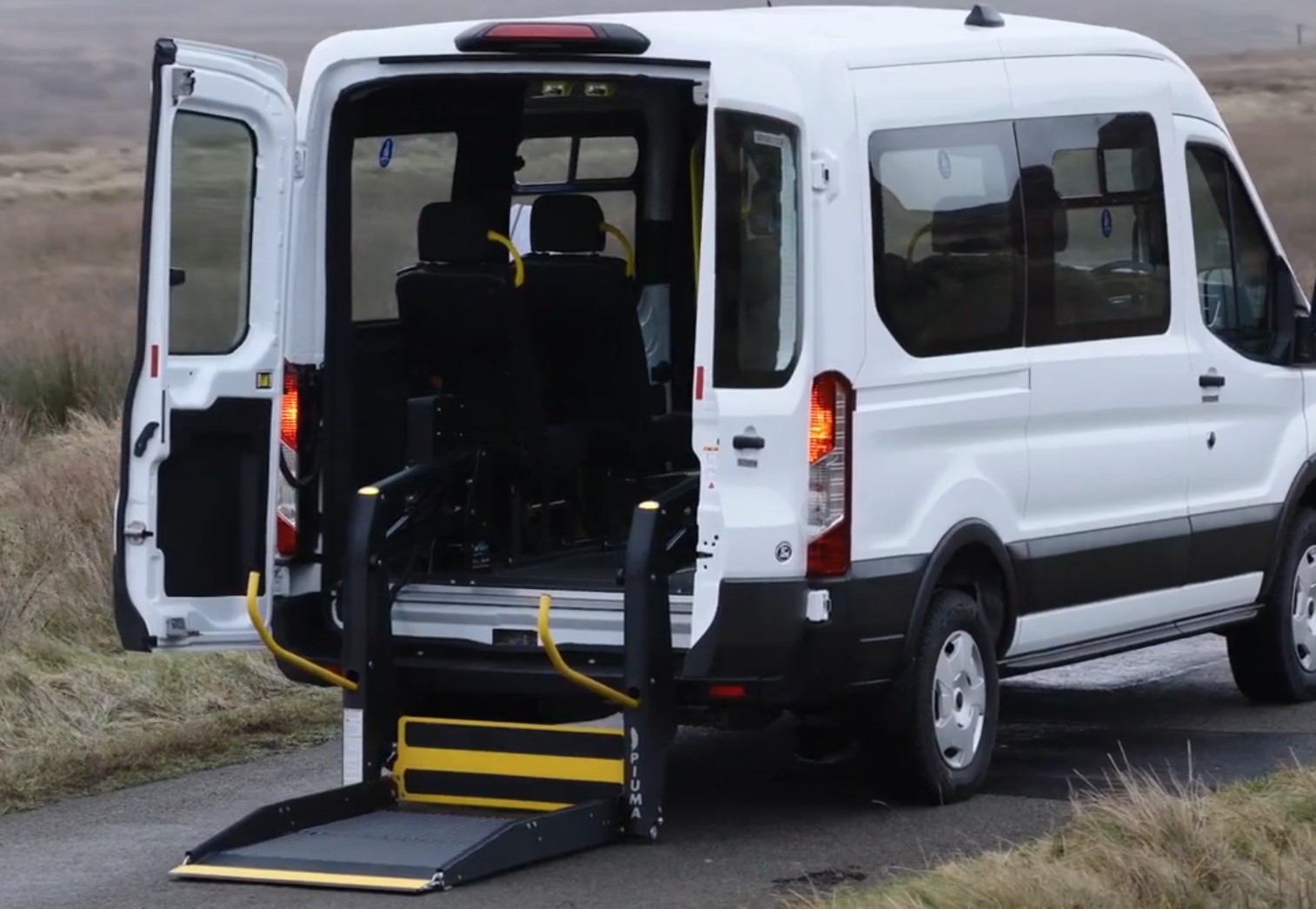 Ford e-Transit minibus - Image 11