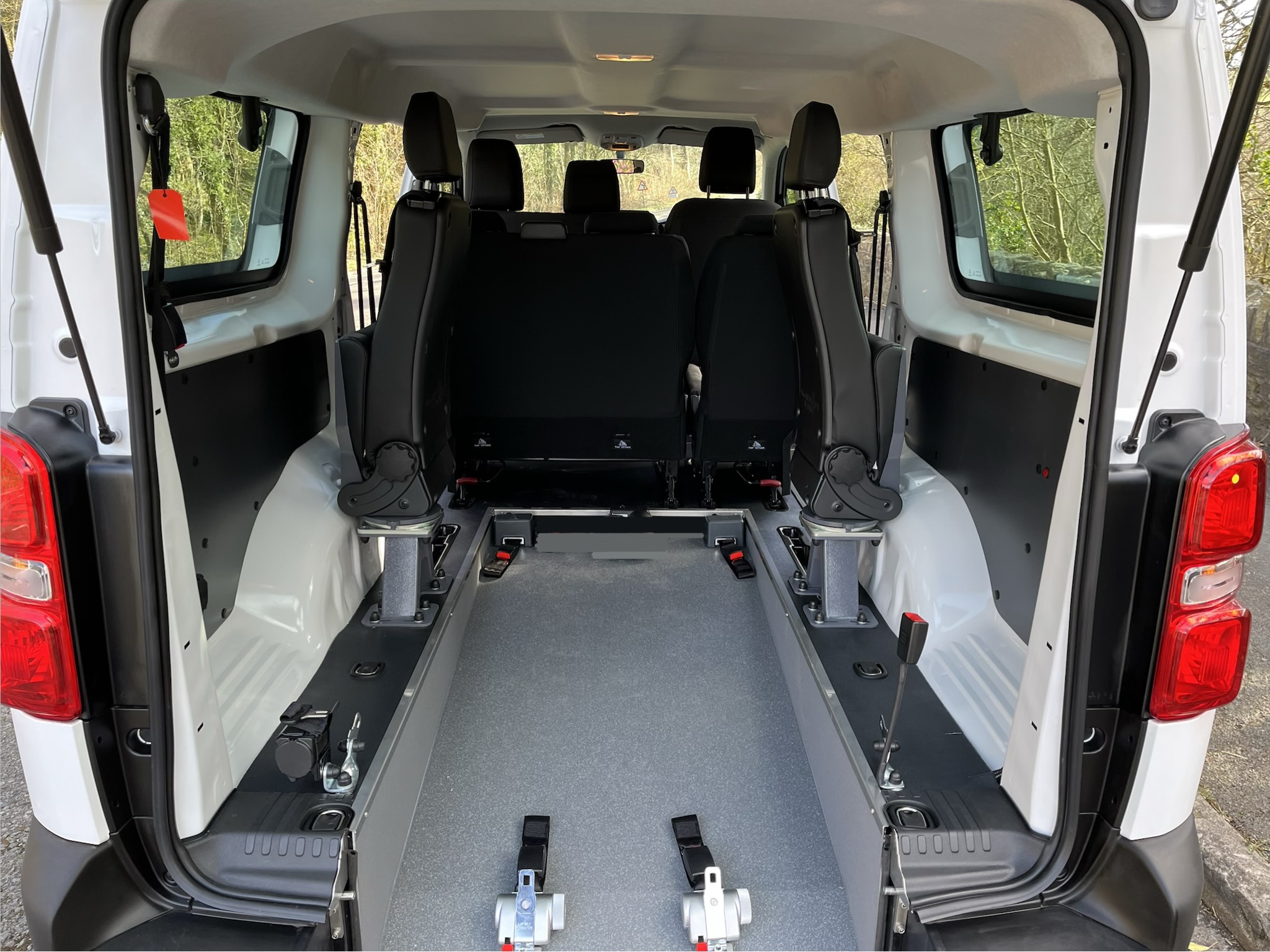 Vauxhall Vivaro e Life L - Image 8