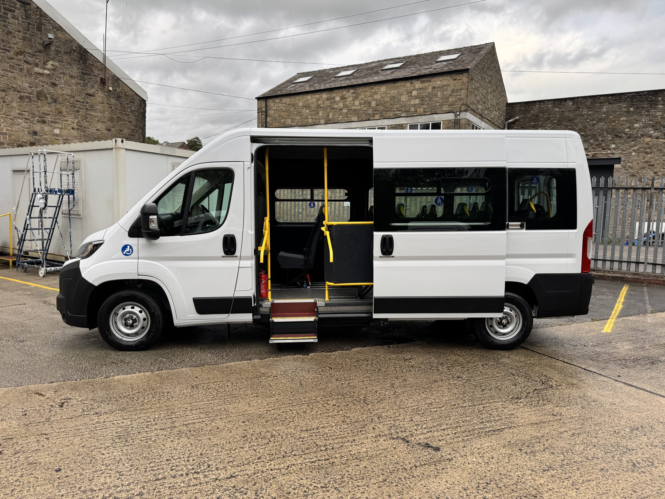 Vauxhall Movano Minibus - Image 4